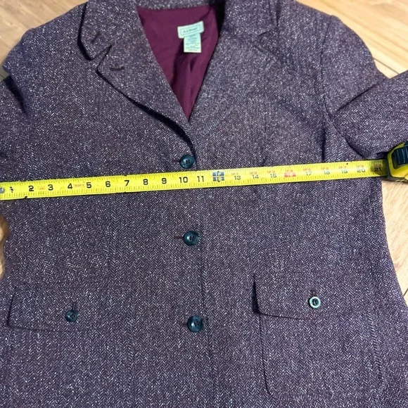 L.L. Bean medium wool nylon silk blazer. In excellent condition. Burgundy color - Picture 7 of 11